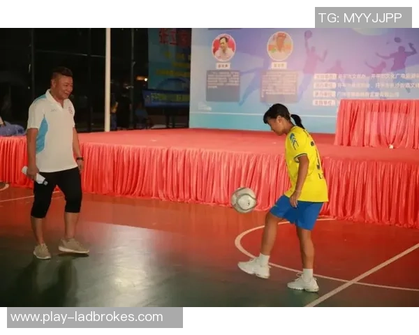 足球名宿麦超的婚姻生活揭秘与家庭幸福的背后故事